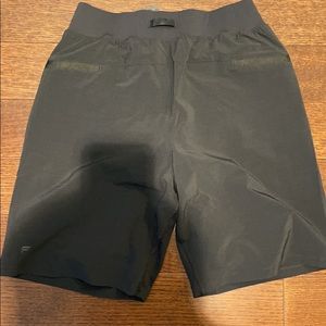 Fabletics 9 inch franchise short